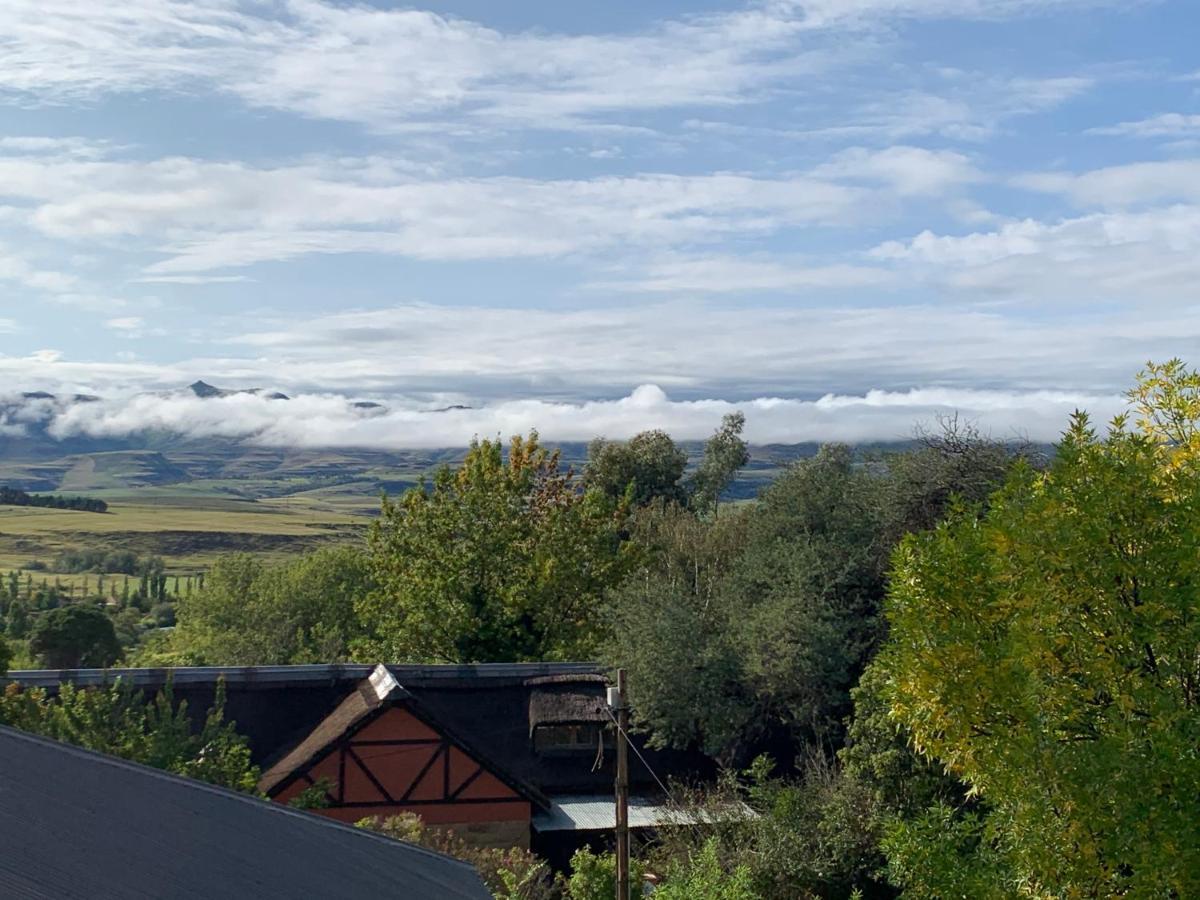The Courtyard Guest House Clarens Exterior photo