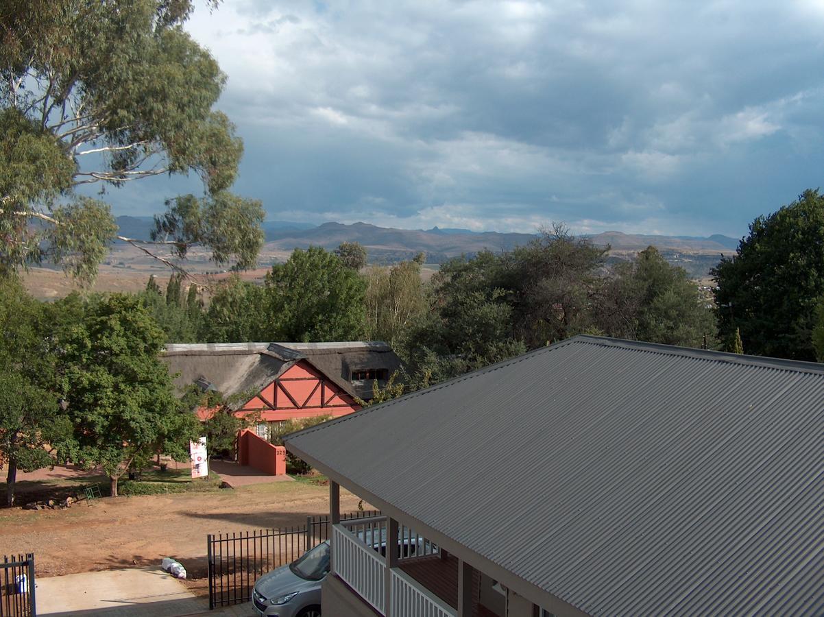 The Courtyard Guest House Clarens Exterior photo